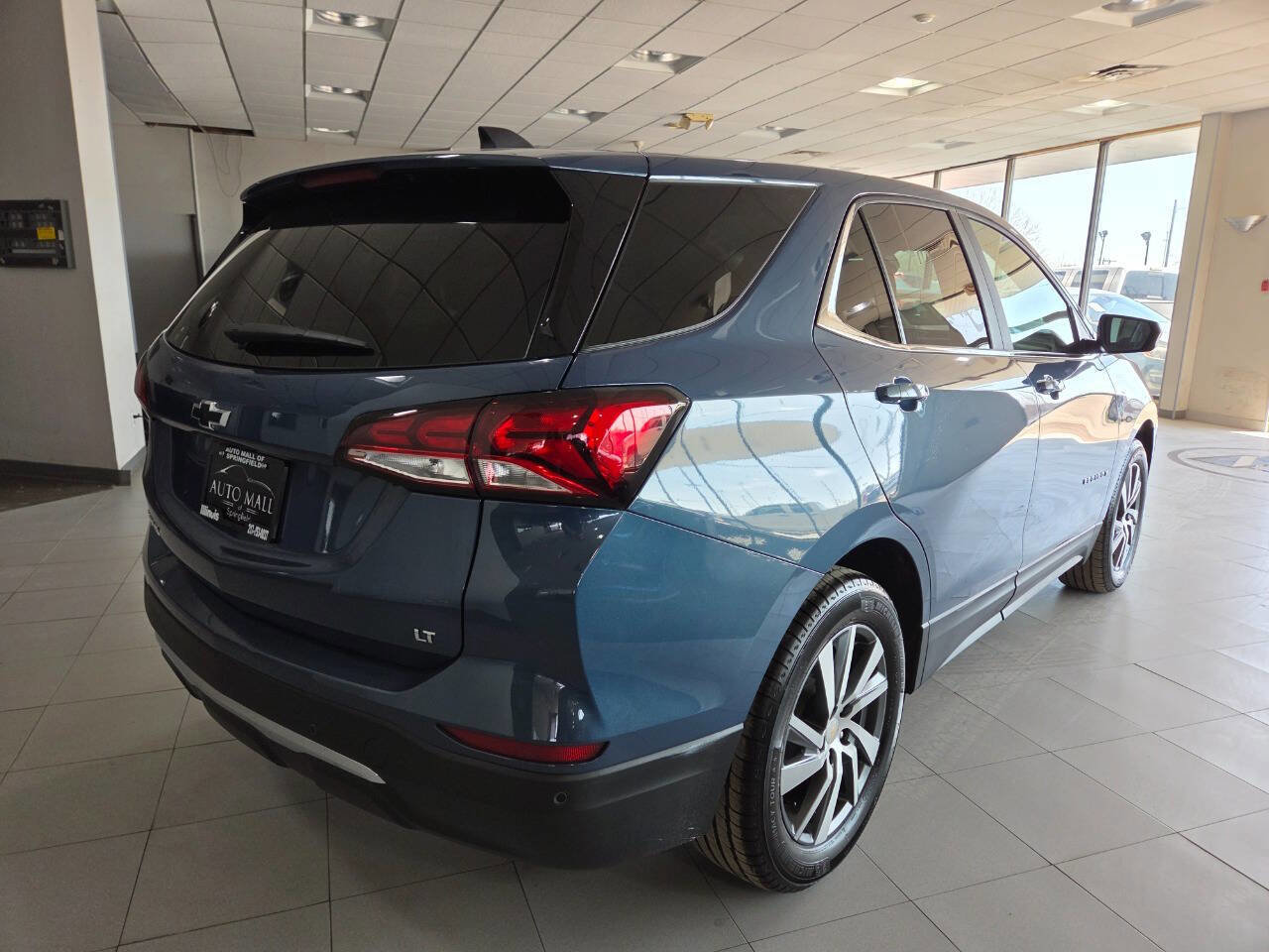 Used 2024 Chevrolet Equinox LT w/ LPO, Floor Liner Package image 7