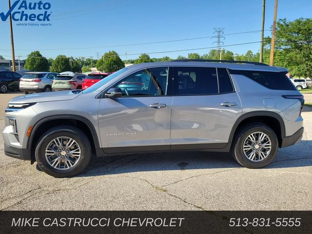Used 2026 Chevrolet Traverse LT AWD/4WD image 2
