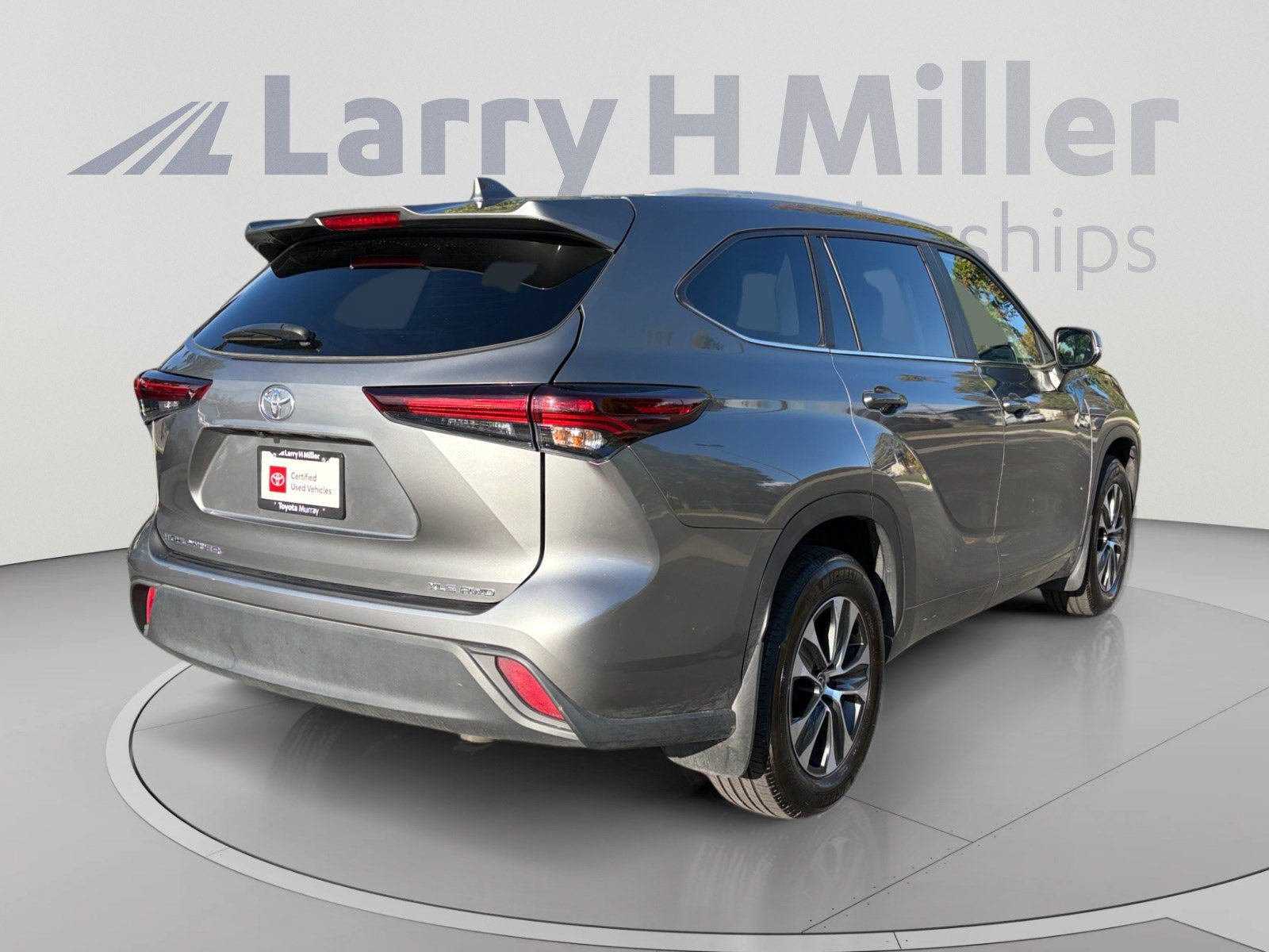 Used 2025 Toyota Highlander XLE AWD/4WD image 5