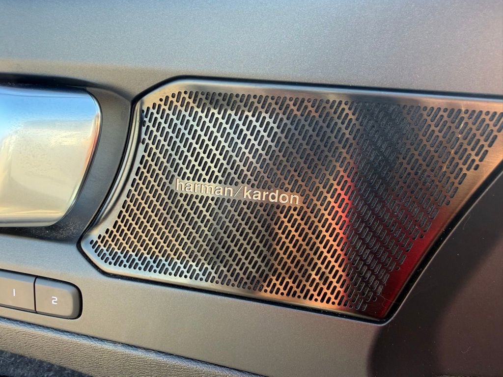 Used 2021 Volvo XC40 T5 Momentum image 10