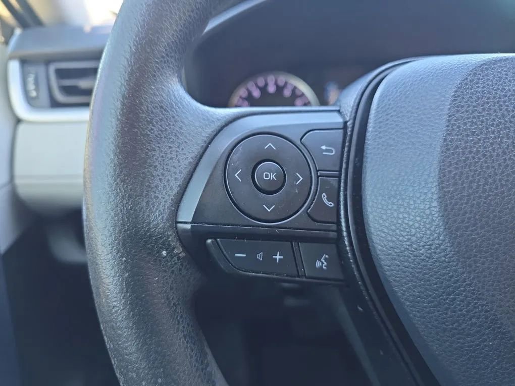 Used 2021 Toyota RAV4 XLE image 18