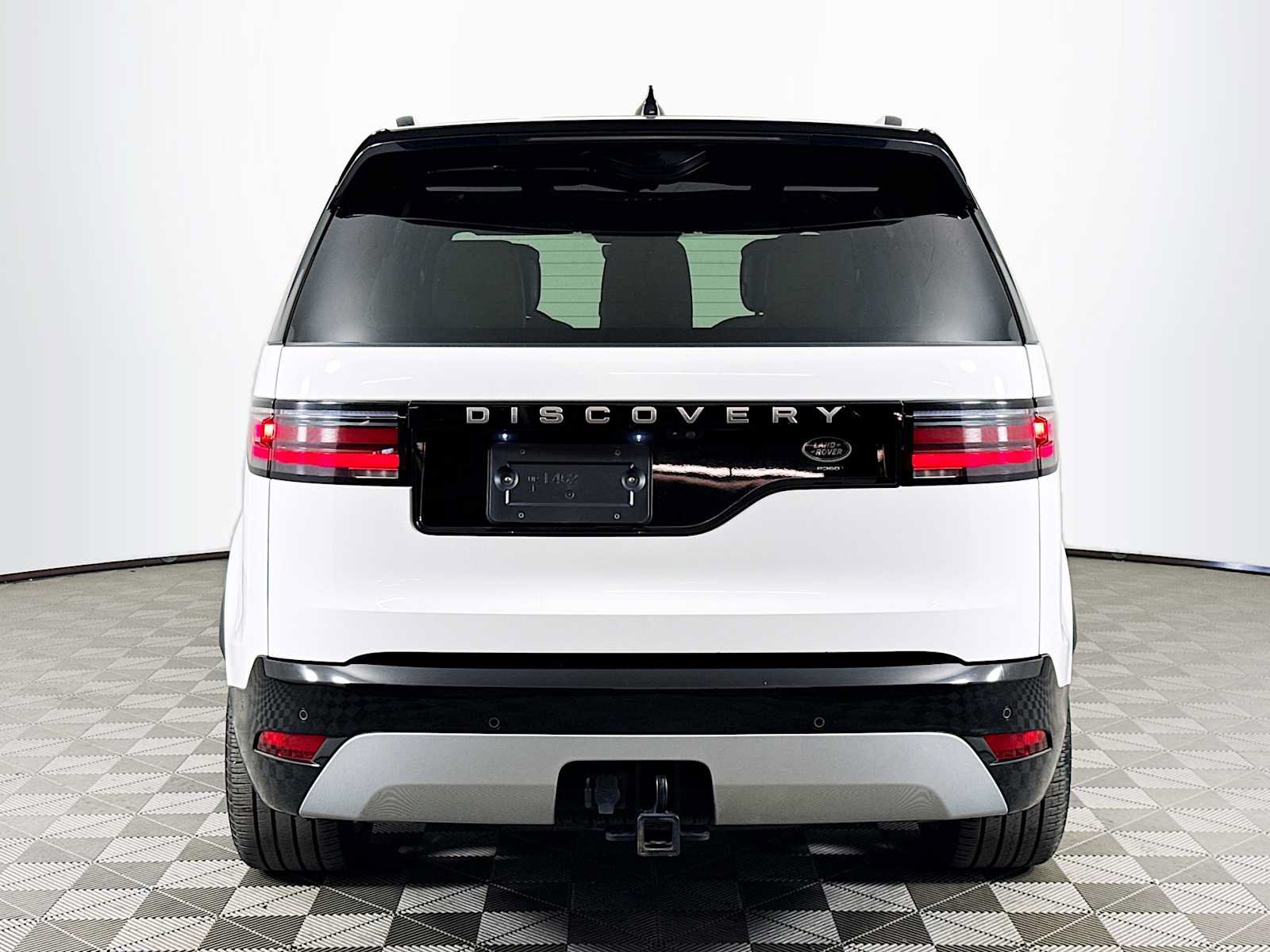 Used 2023 Land Rover Discovery Metropolitan Edition AWD/4WD image 6