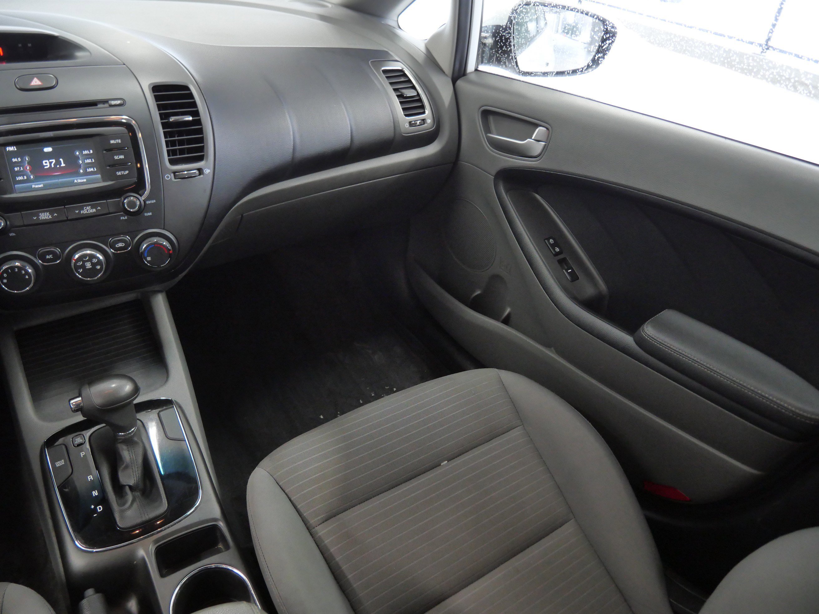 Used 2017 Kia Forte LX w/ LX Popular Package image 11