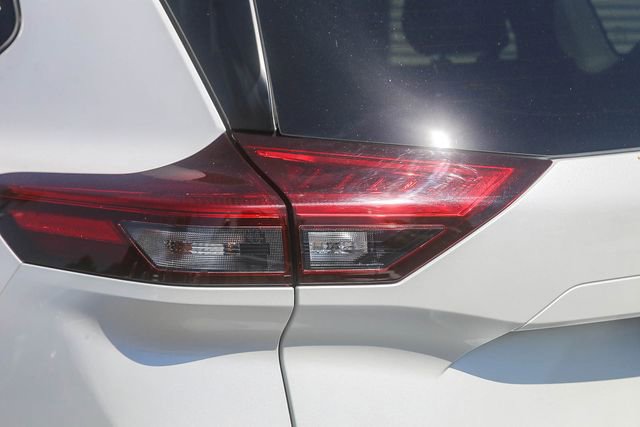 Used 2024 Nissan Rogue SV w/ SV Premium Package image 11