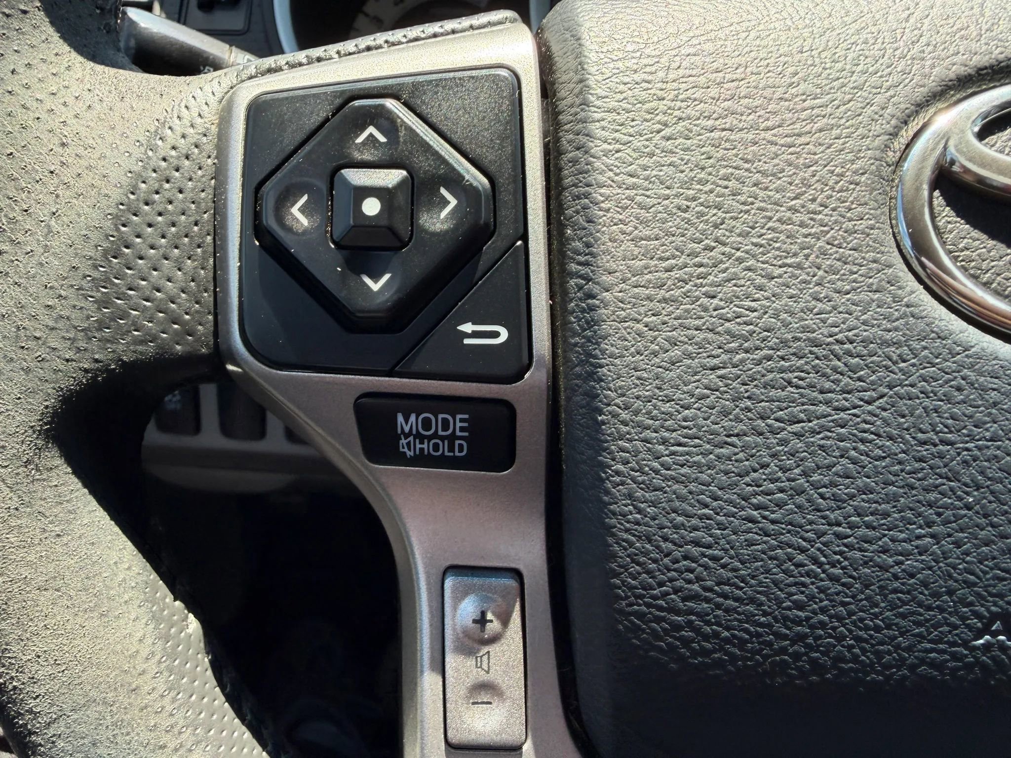 Used 2015 Toyota Tacoma 4x4 Double Cab w/ TRD Sport Package image 26