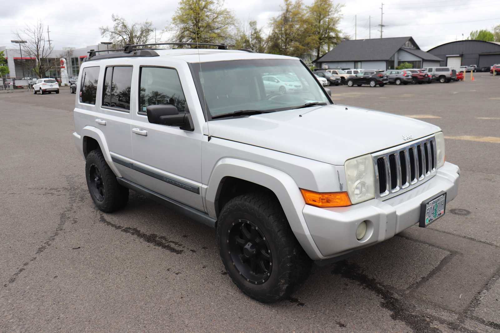 Used 2008 Jeep Commander Sport image 3