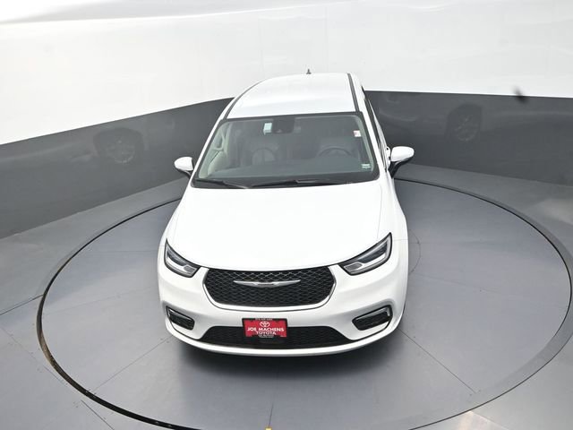Used 2023 Chrysler Pacifica Touring-L FWD image 13