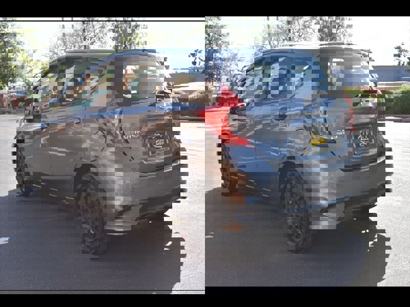 Used 2019 Nissan Versa Note SV image 6