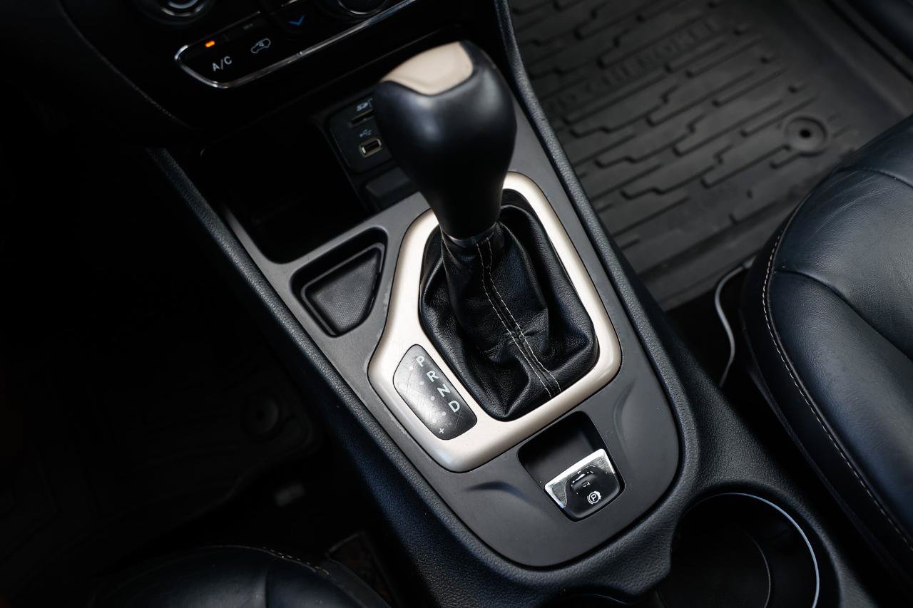 Used 2016 Jeep Cherokee Limited FWD image 36