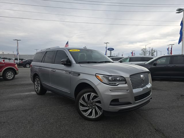 Used 2023 Lincoln Navigator Reserve AWD/4WD image 1