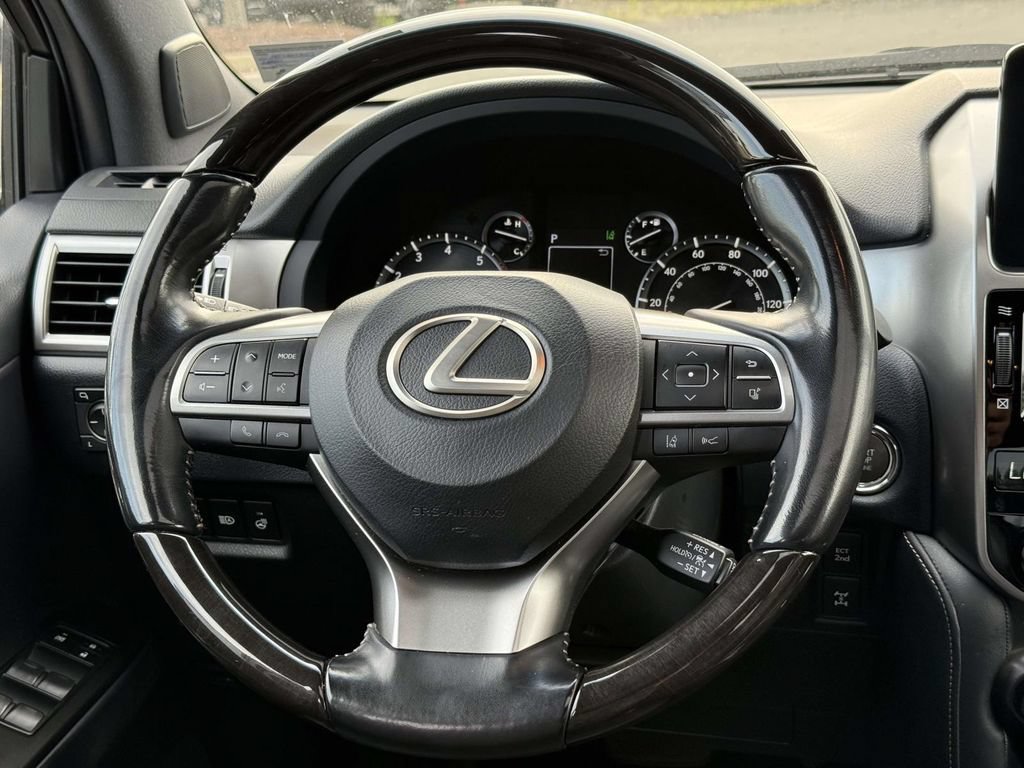 Used 2023 Lexus GX 460 Premium w/ Accessory Package AWD/4WD image 9