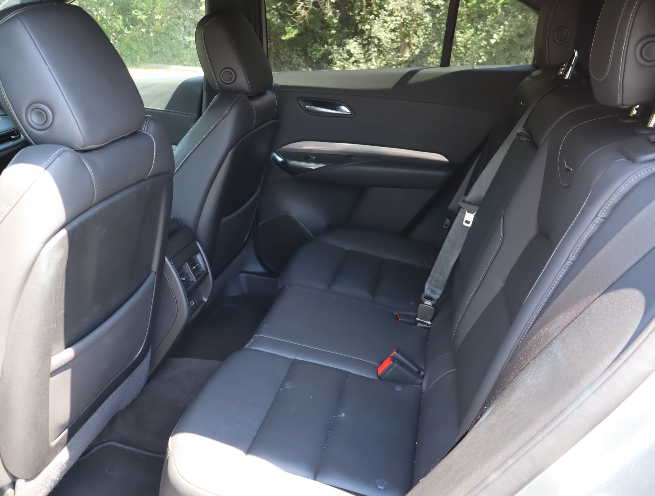 Used 2025 Cadillac XT4 Premium Luxury FWD image 30