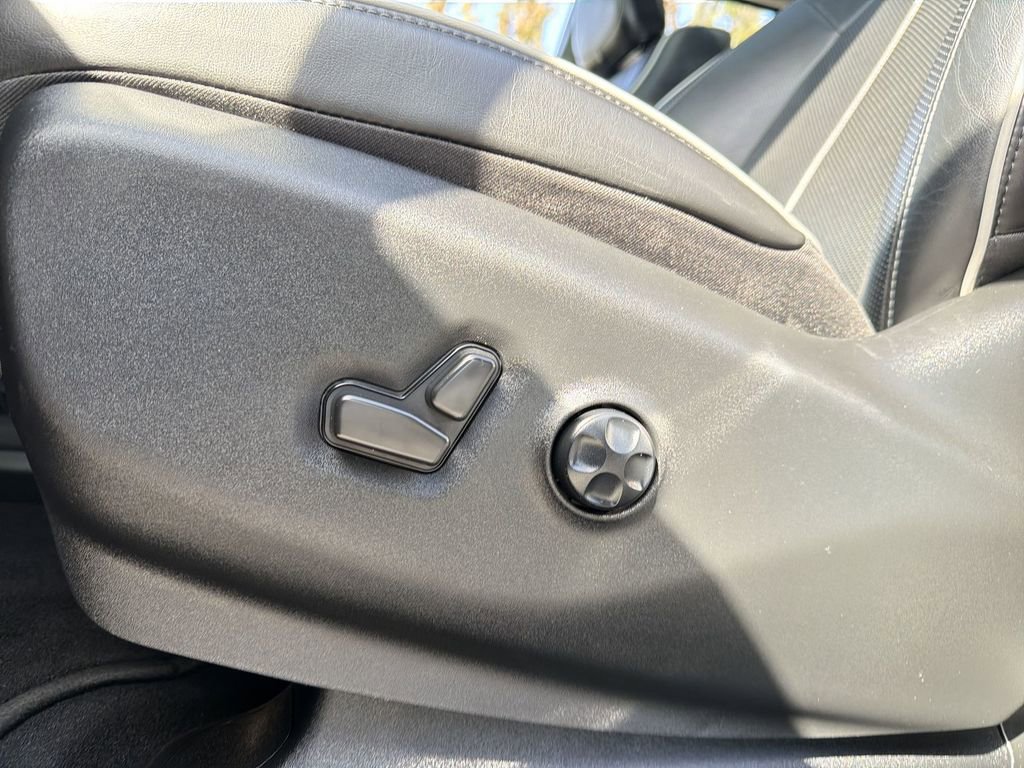 Used 2022 Chrysler Pacifica Limited w/ Uconnect Theater Family Group FWD image 14