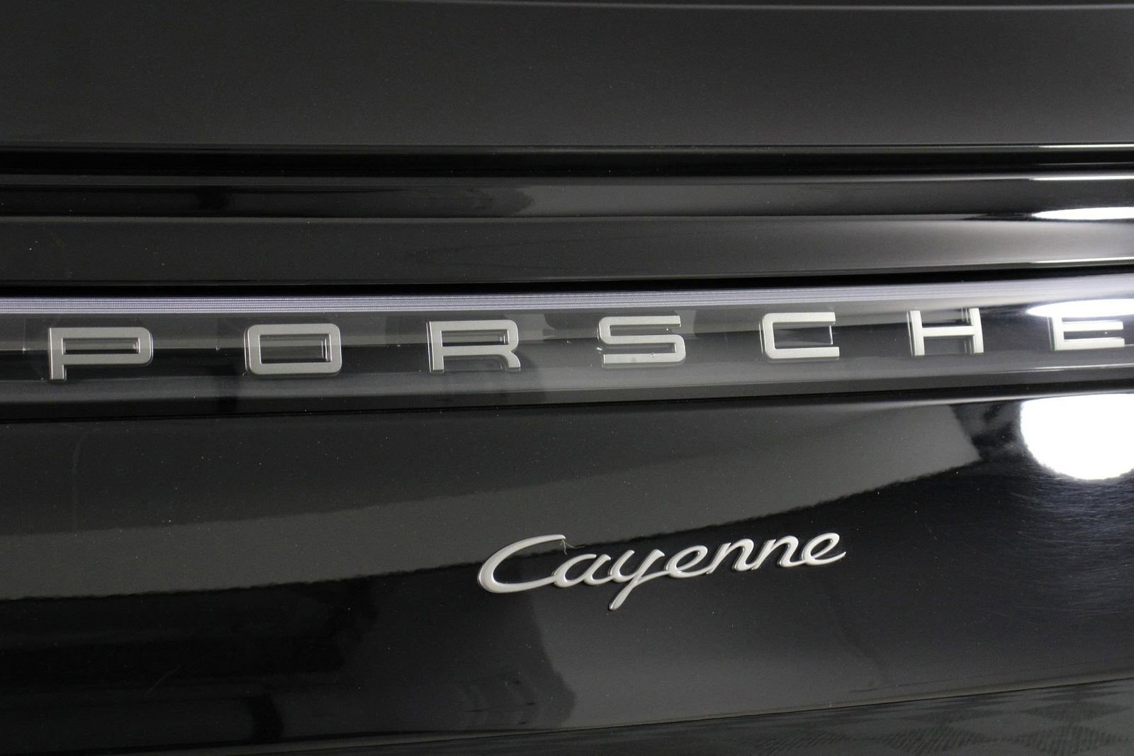 Certified 2023 Porsche Cayenne Platinum Edition image 22