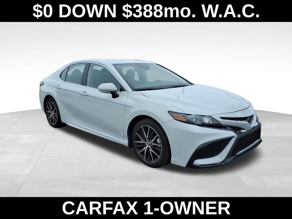 Used 2024 Toyota Camry SE image 1