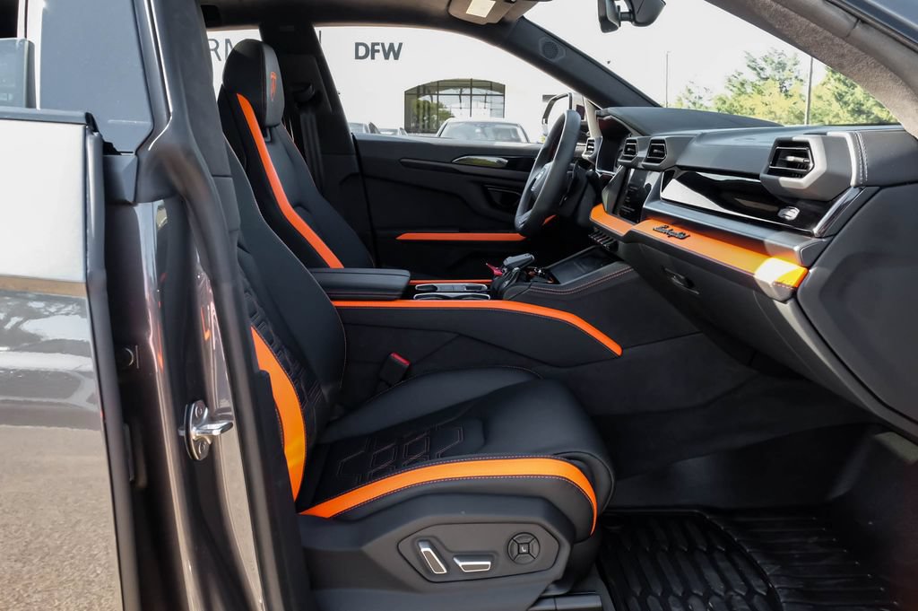 Used 2025 Lamborghini Urus SE AWD/4WD image 40