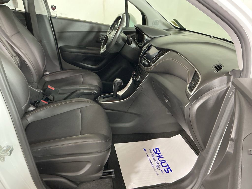 Used 2022 Chevrolet Trax LT w/ Driver Confidence Package AWD/4WD image 19