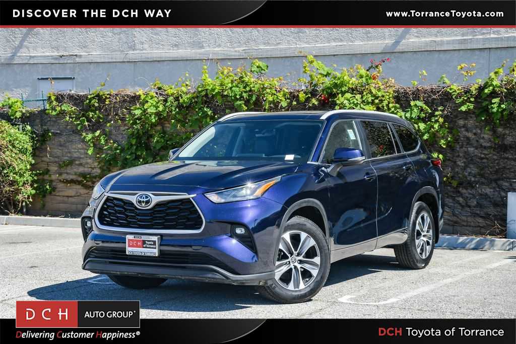 Used 2023 Toyota Highlander XLE image 1