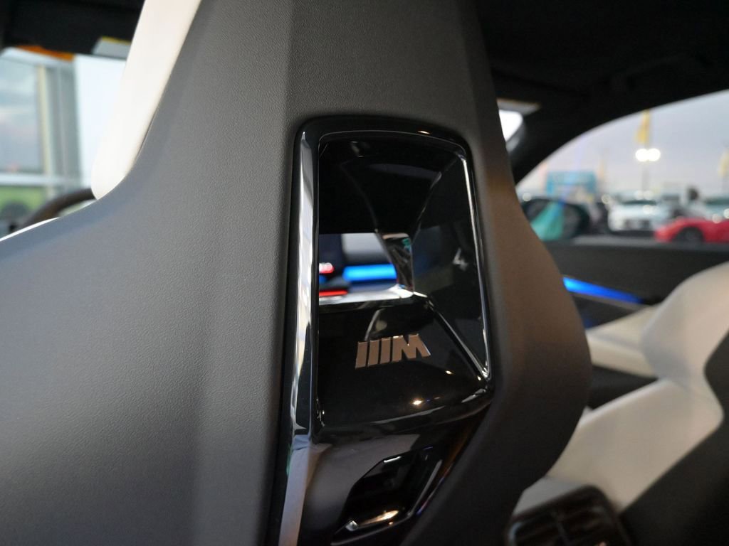 Used 2026 BMW M5 w/ Carbon Package image 32