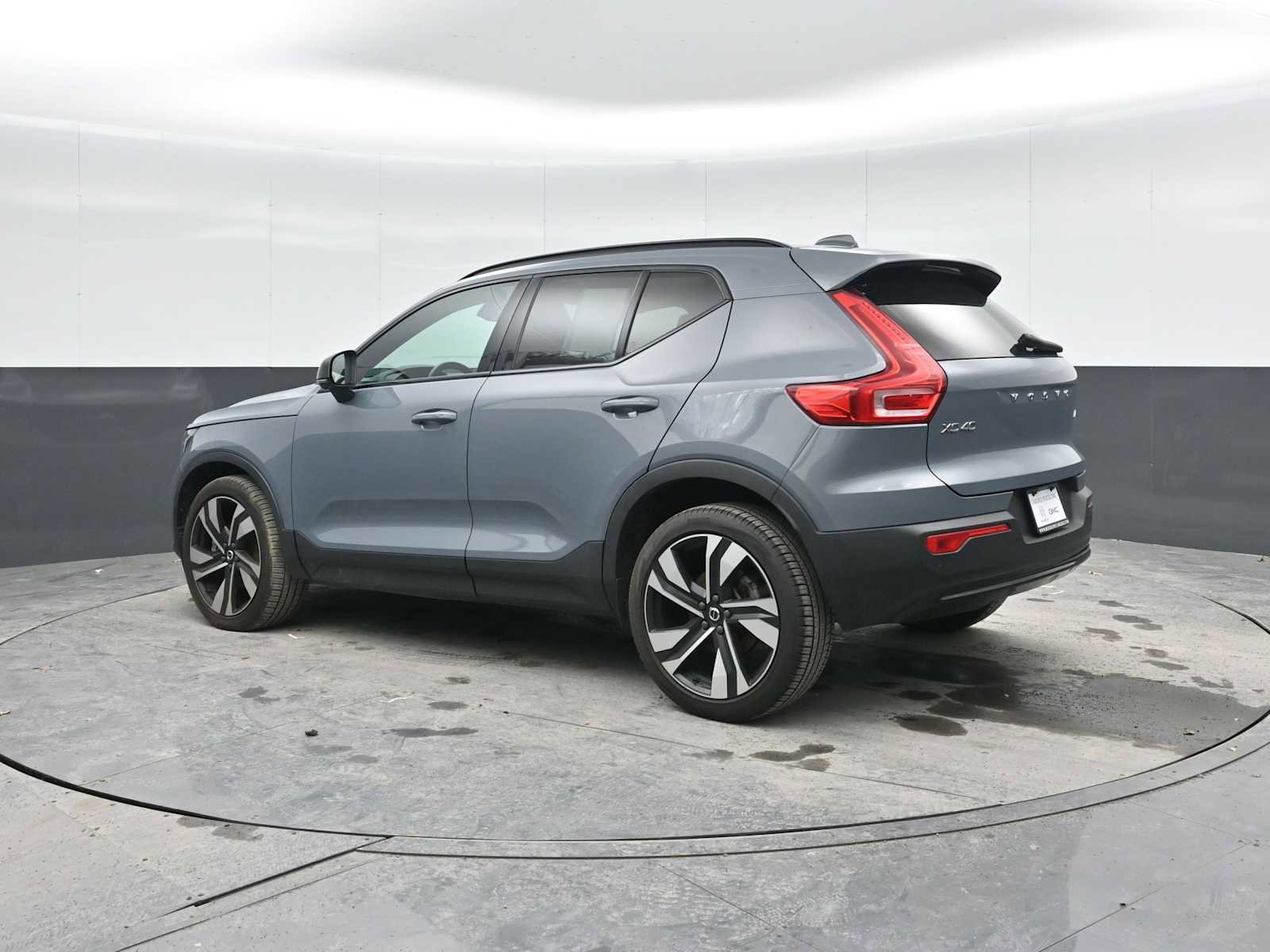 Used 2023 Volvo XC40 B5 Plus w/ Driver Assist Package image 2