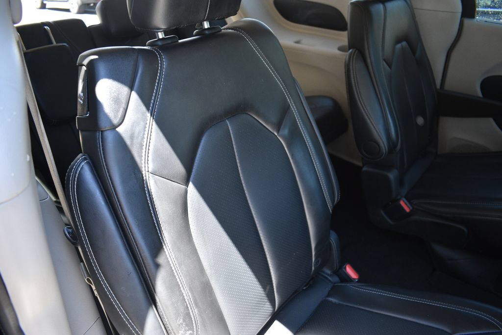 Used 2024 Chrysler Pacifica Touring-L FWD image 26