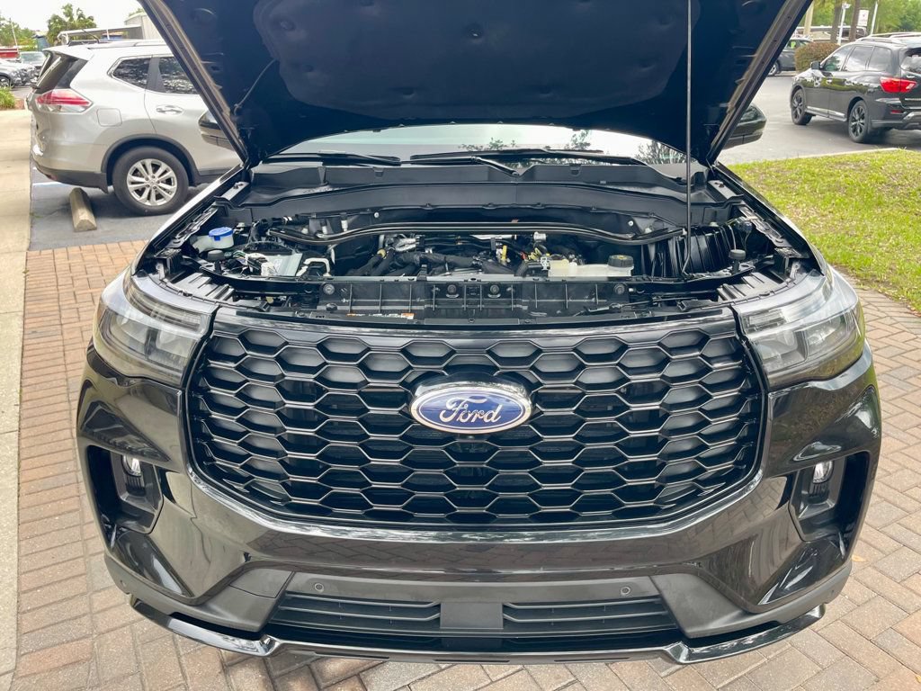 Used 2025 Ford Explorer ST-Line w/ ST-Line Street Pack AWD/4WD image 18