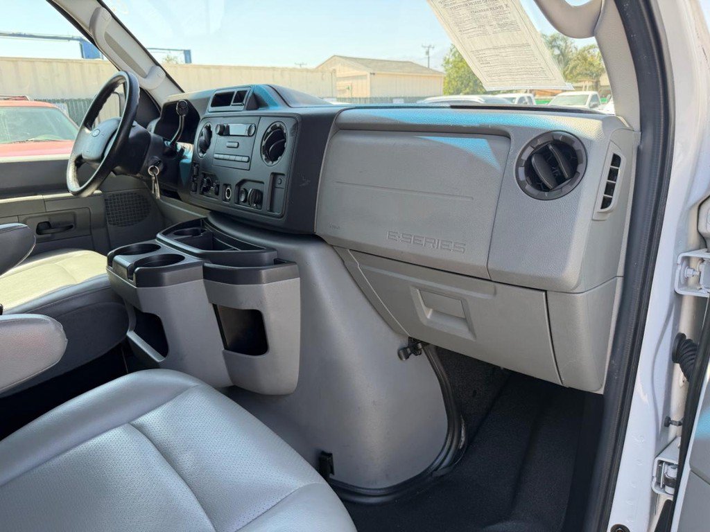 Used 2009 Ford E-350 and Econoline 350 Extended Wagon Super Duty RWD image 20