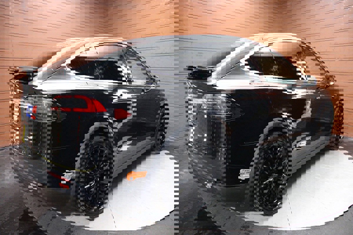 Used 2020 Tesla Model X image 18