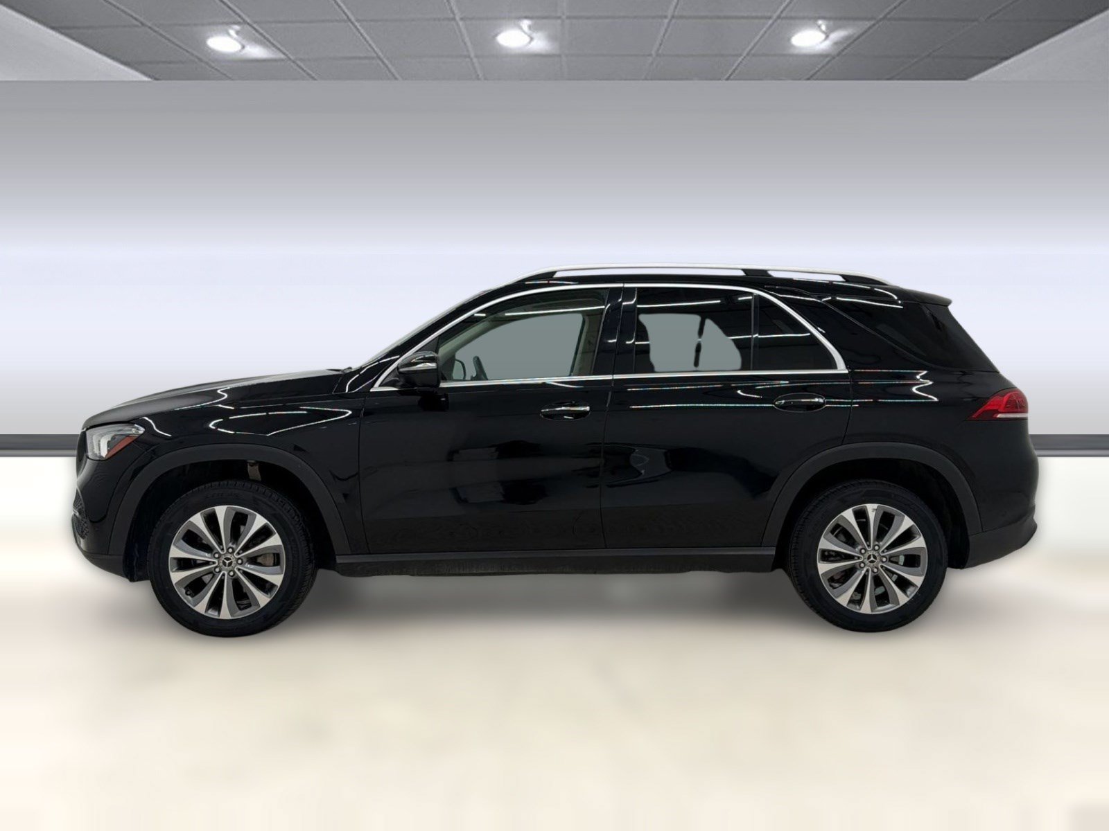 Certified 2020 Mercedes-Benz GLE 350 4MATIC w/ Premium Package image 2