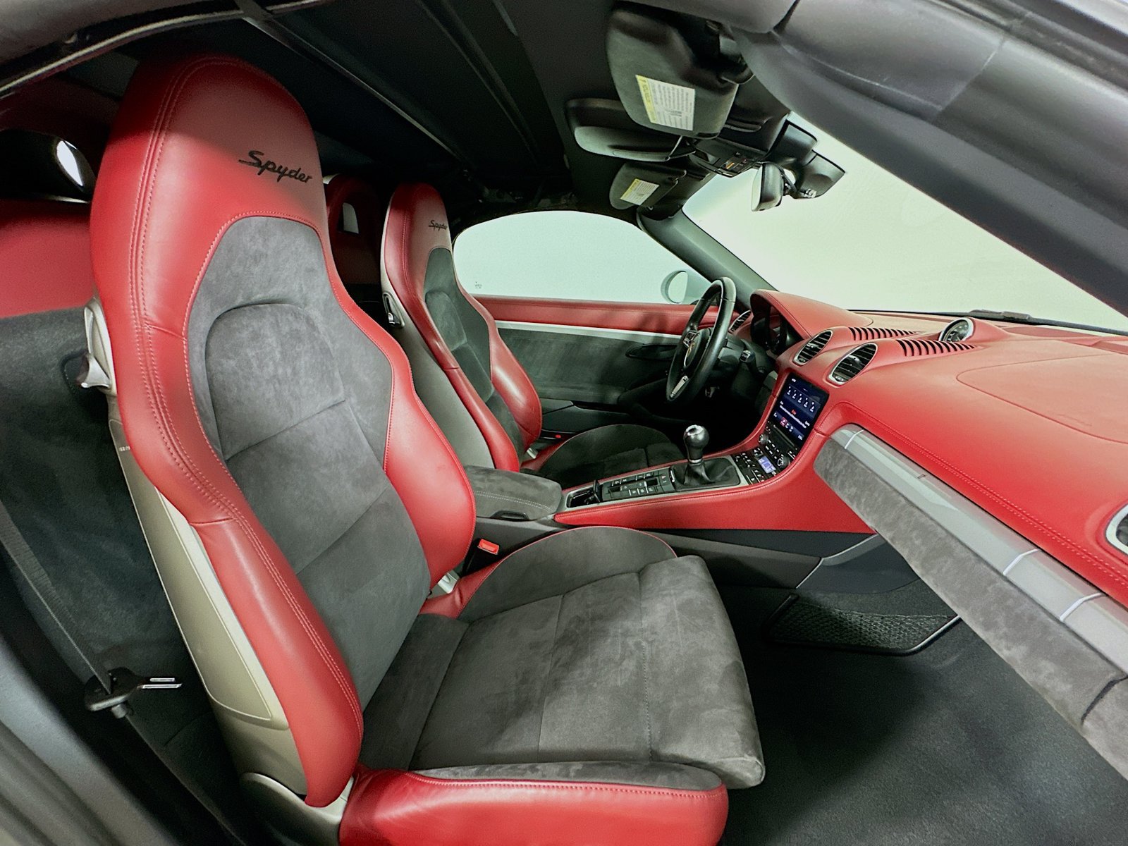 Certified 2020 Porsche 718 Boxster Spyder RWD image 38