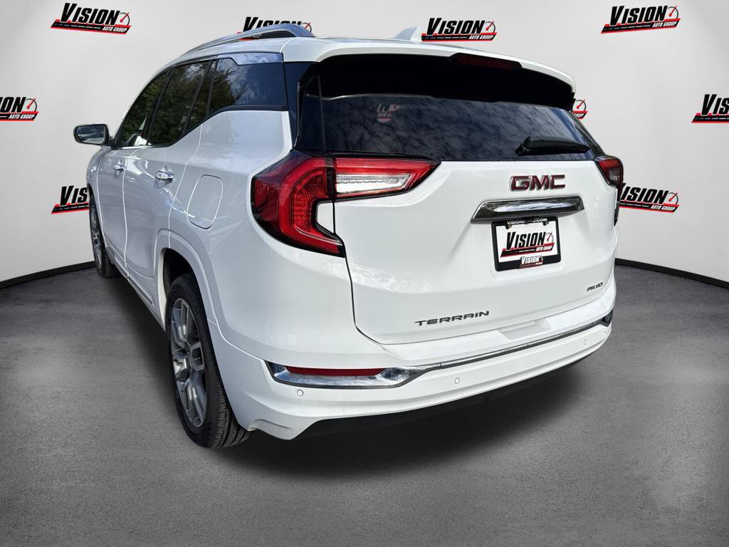 Used 2024 GMC Terrain Denali w/ Denali Premium Package AWD/4WD image 7