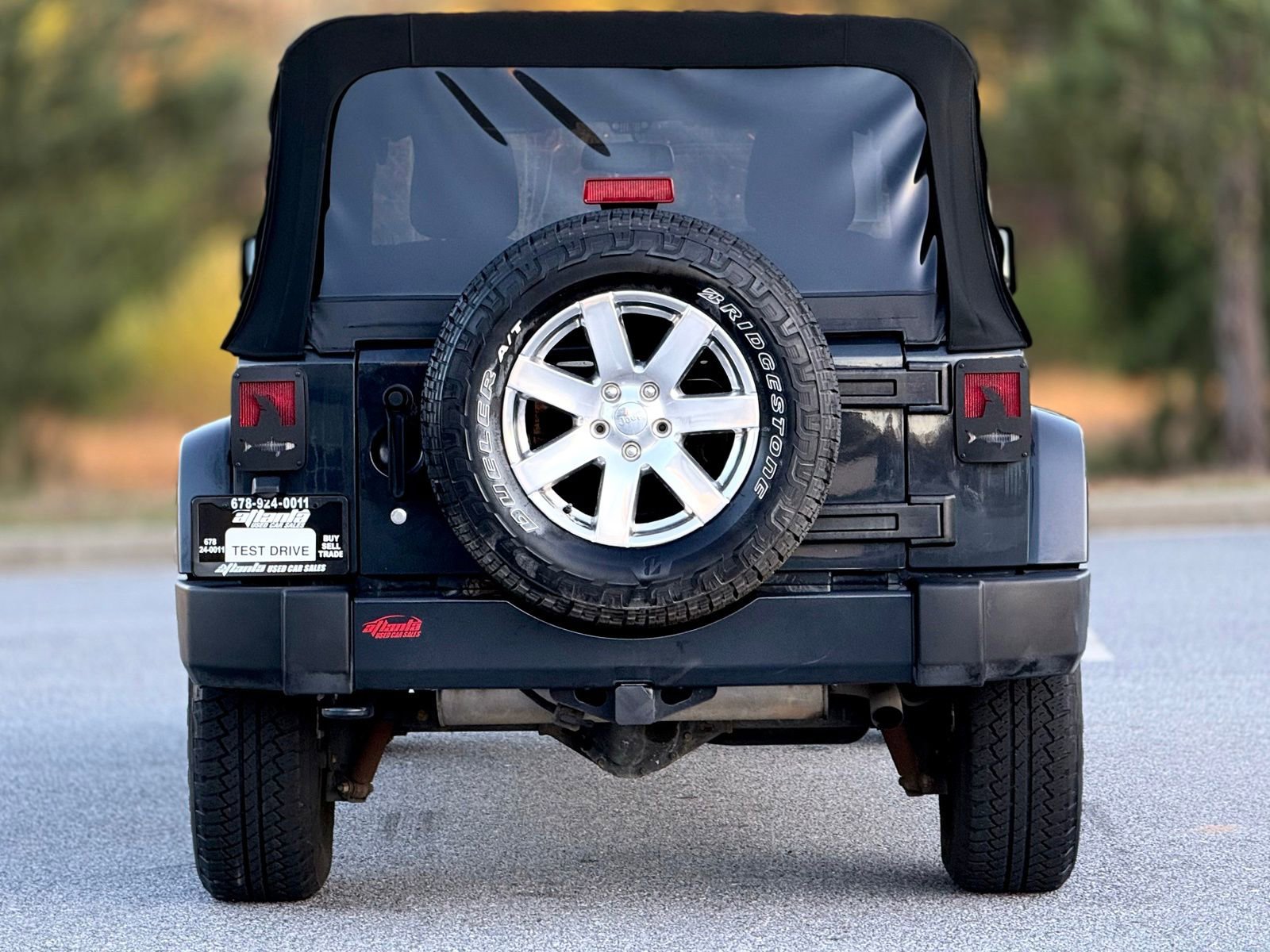 Used 2016 Jeep Wrangler Unlimited Sahara w/ Connectivity Group image 5