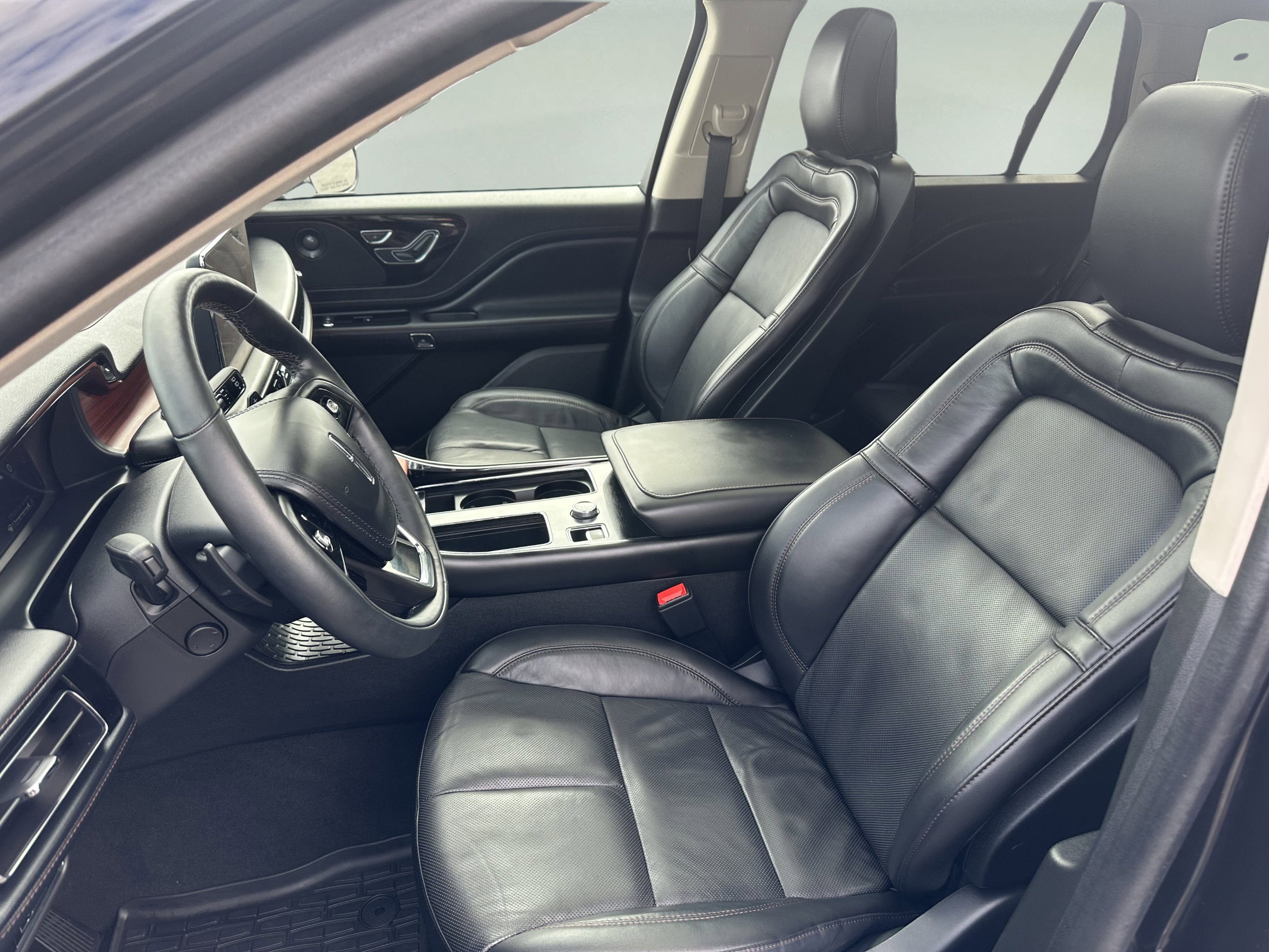 Certified 2023 Lincoln Aviator Reserve w/ Equipment Group 201A image 9