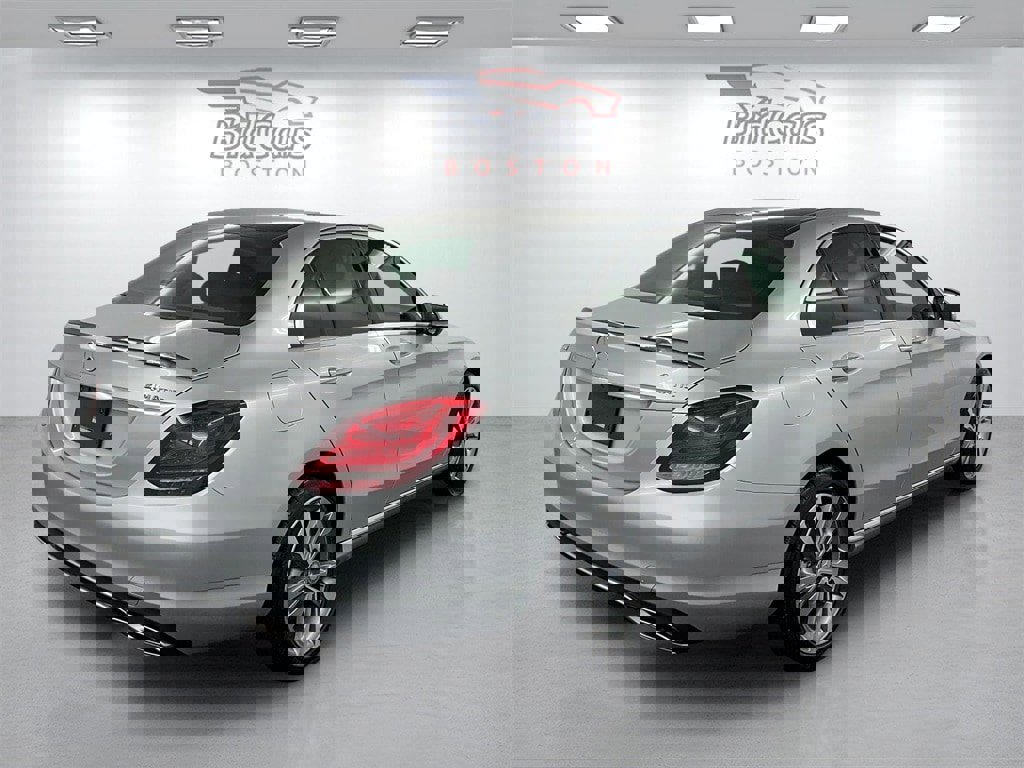 Used 2015 Mercedes-Benz C 300 4MATIC Sedan image 4