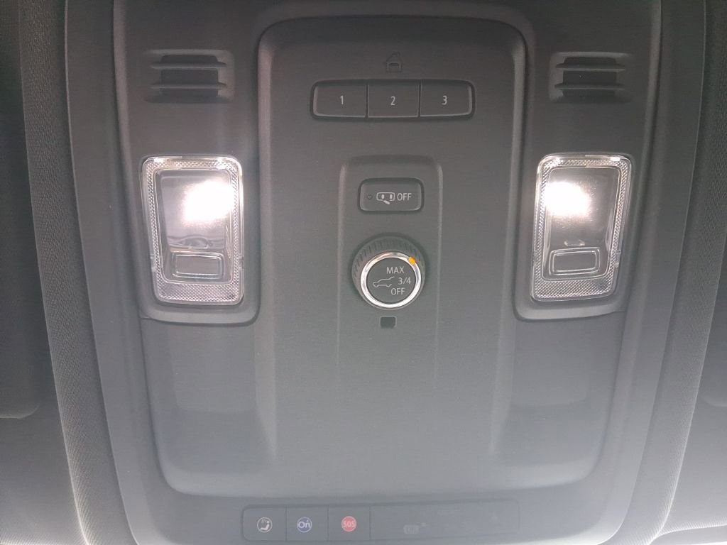 Used 2023 Chevrolet Suburban LT image 32