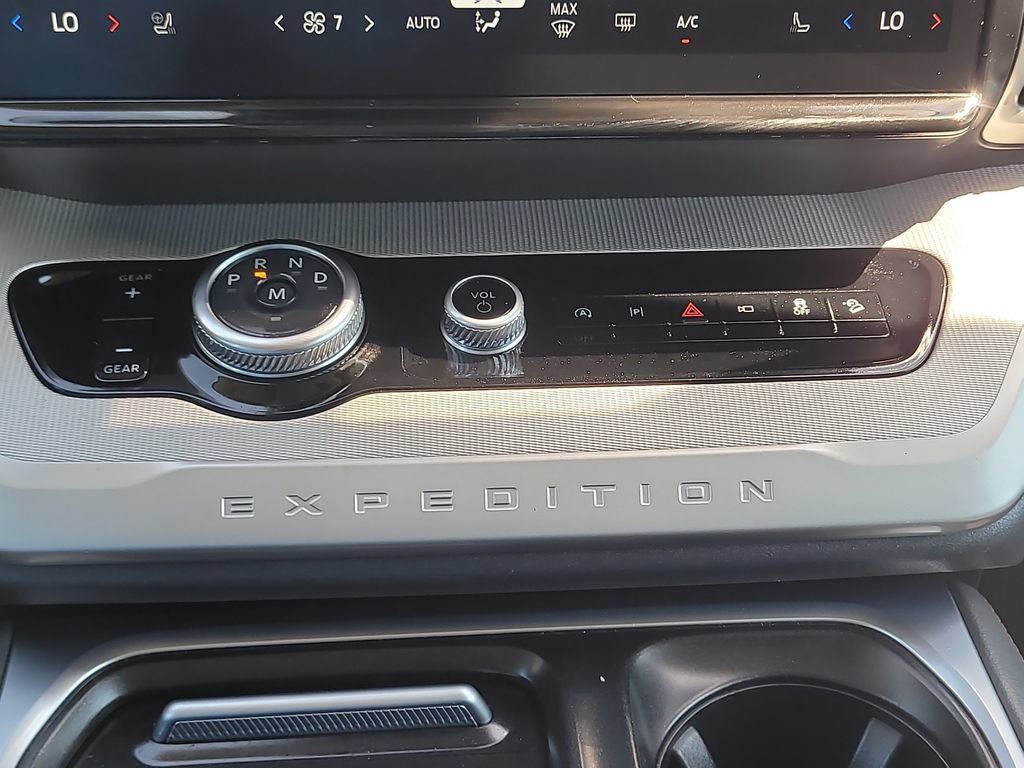 Used 2025 Ford Expedition Active AWD/4WD image 28