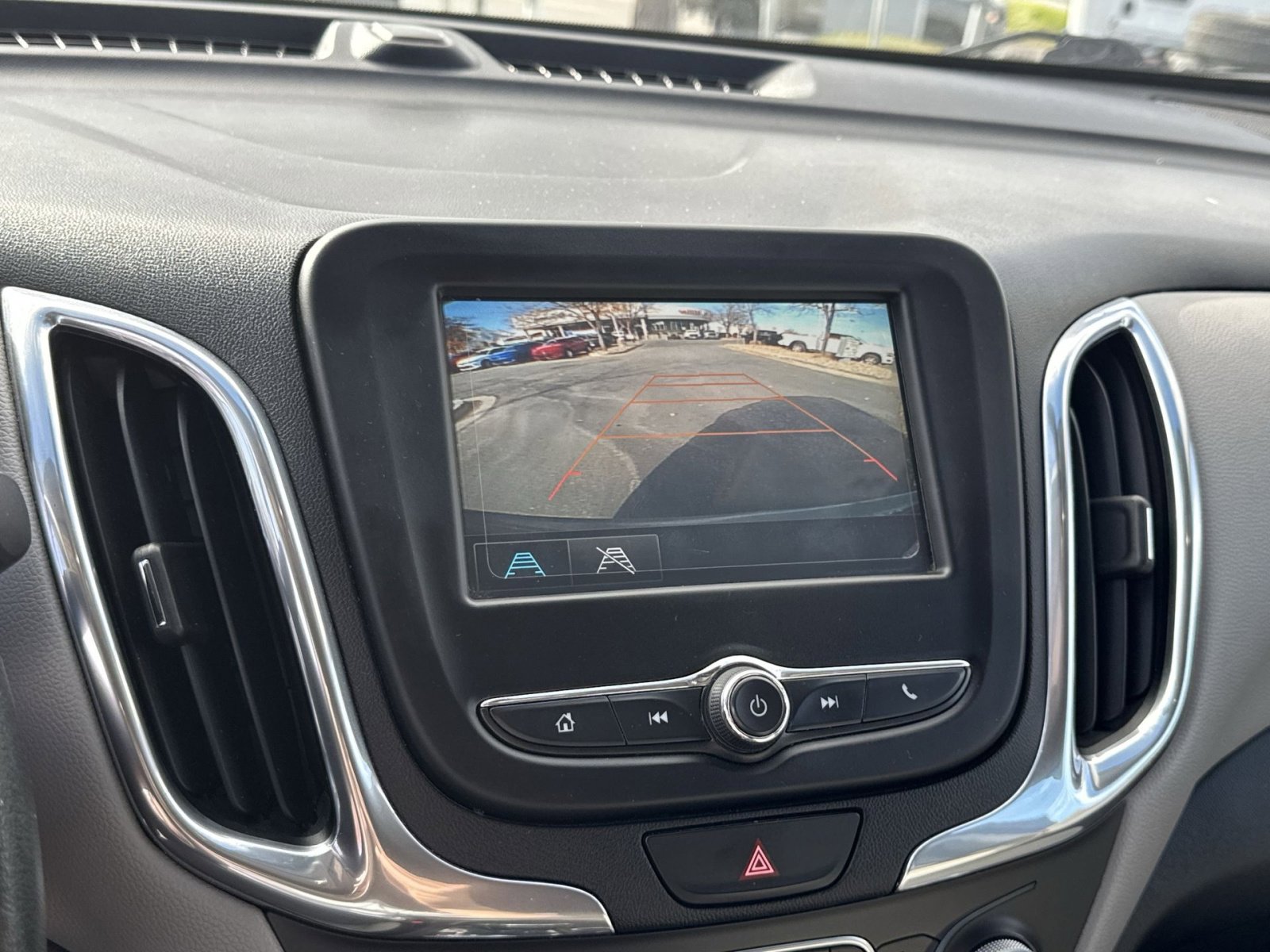 Used 2018 Chevrolet Equinox LT image 25