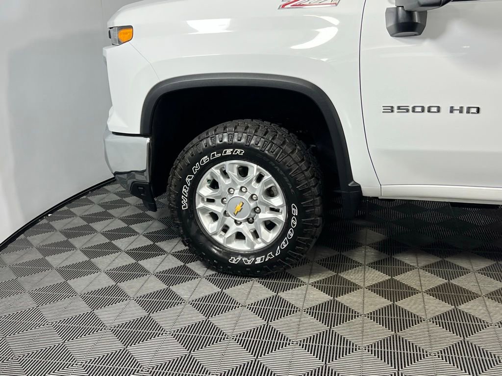 Used 2024 Chevrolet Silverado 3500 LT image 15