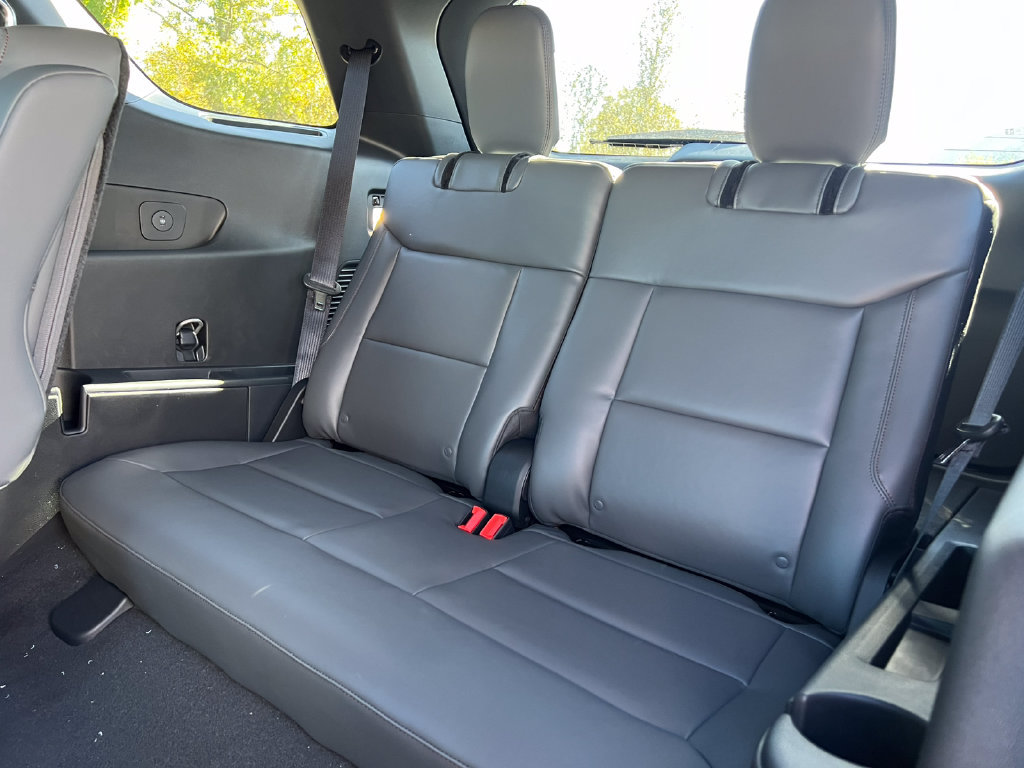 Used 2027 Ford Explorer Active w/ Active Comfort Package AWD/4WD image 6