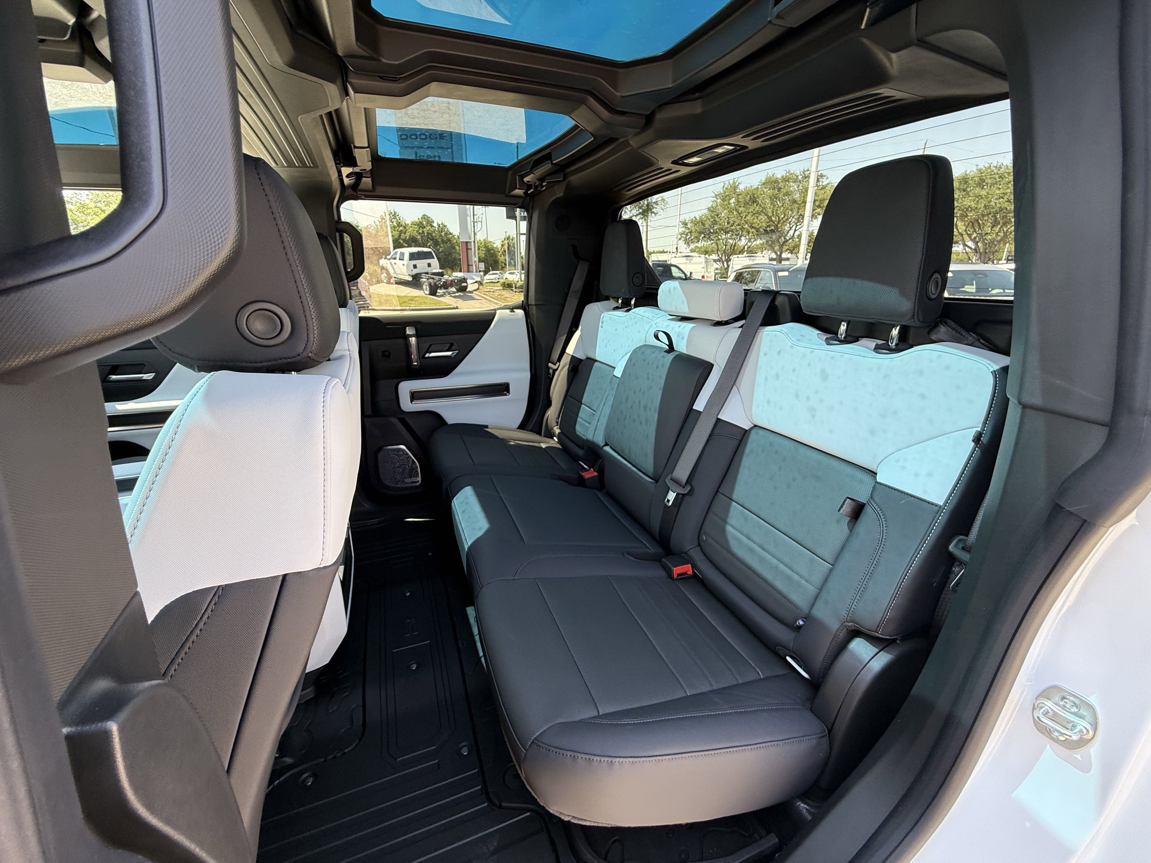 New 2025 GMC Hummer EV 2X w/ LPO, Illumination Package image 16
