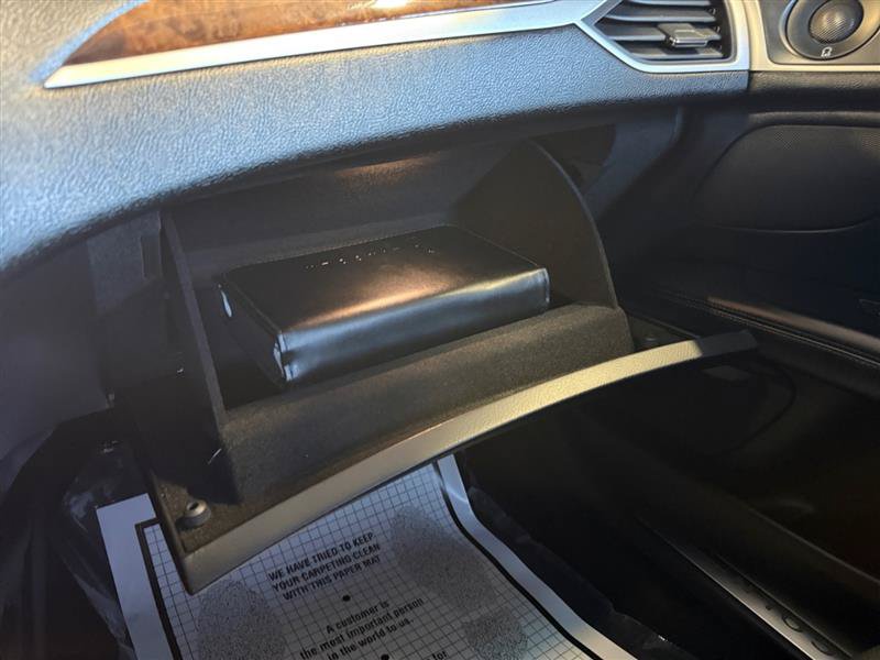 Used 2019 Lincoln MKZ Reserve FWD image 27
