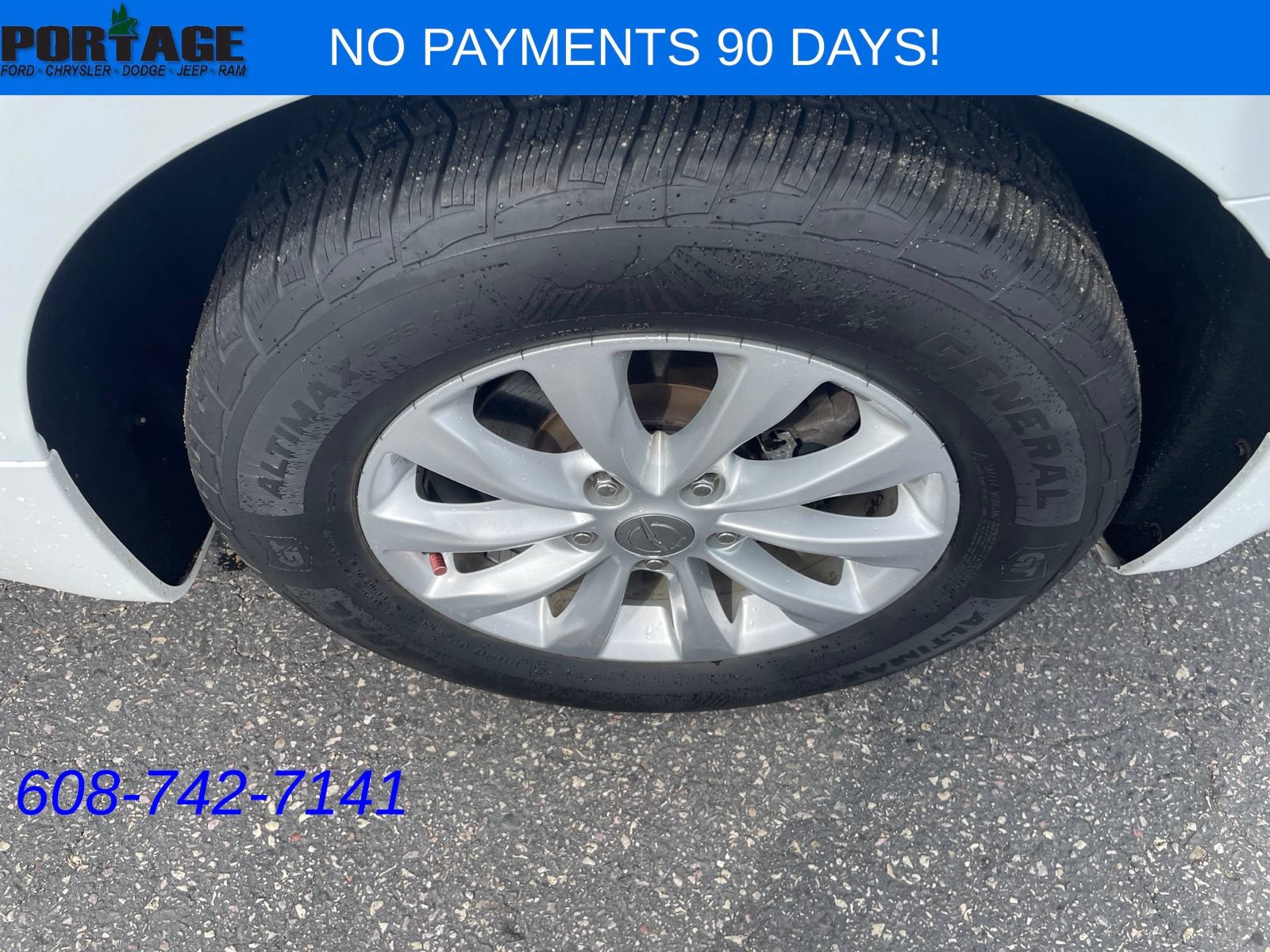 Used 2017 Chrysler Pacifica Touring-L FWD image 10