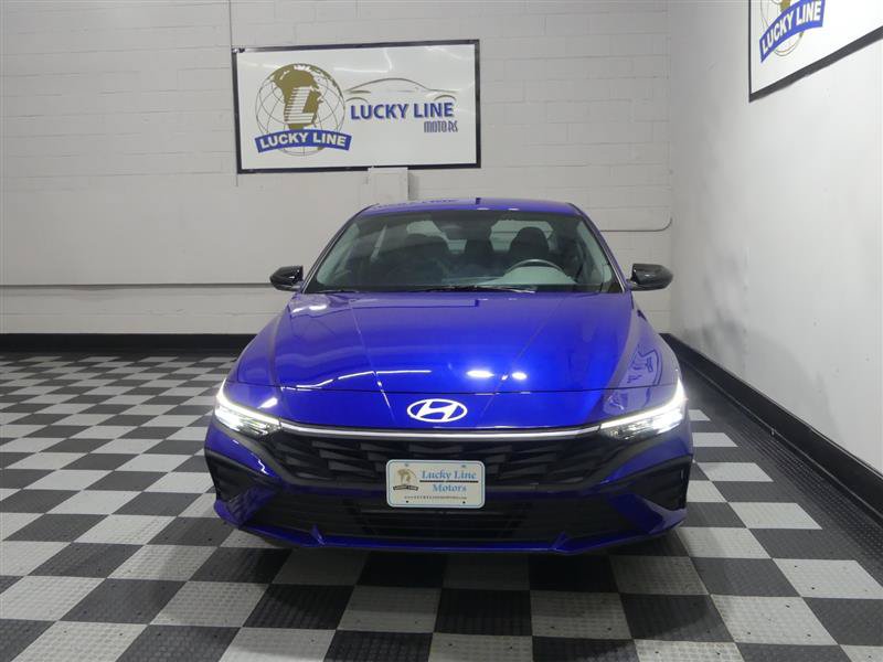 Used 2025 Hyundai Elantra Sport FWD image 2