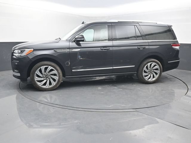Used 2023 Lincoln Navigator Reserve w/ Equipment Group 201A AWD/4WD image 2
