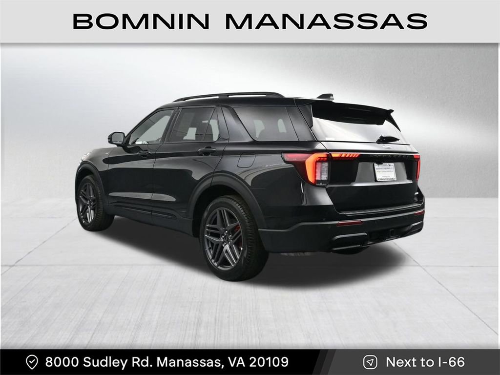 Used 2025 Ford Explorer ST-Line w/ ST-Line Street Pack image 3