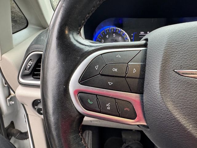 Used 2019 Chrysler Pacifica Touring-L image 24