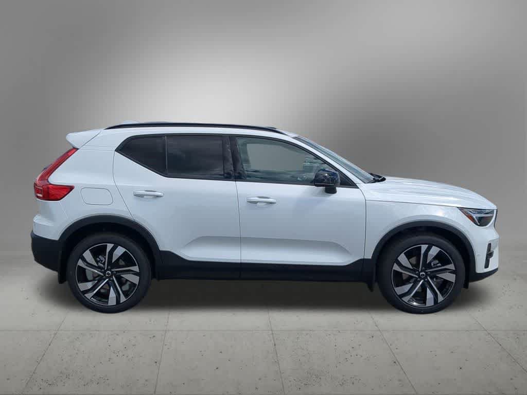 New 2026 Volvo XC40 B5 Plus w/ Climate Package AWD/4WD image 7