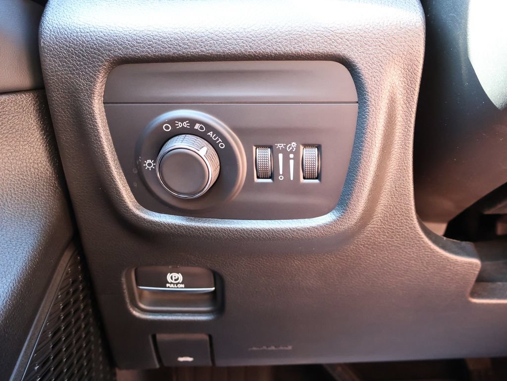 Used 2024 Jeep Grand Cherokee L Altitude AWD/4WD image 33