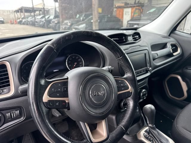 Used 2017 Jeep Renegade Latitude FWD image 10