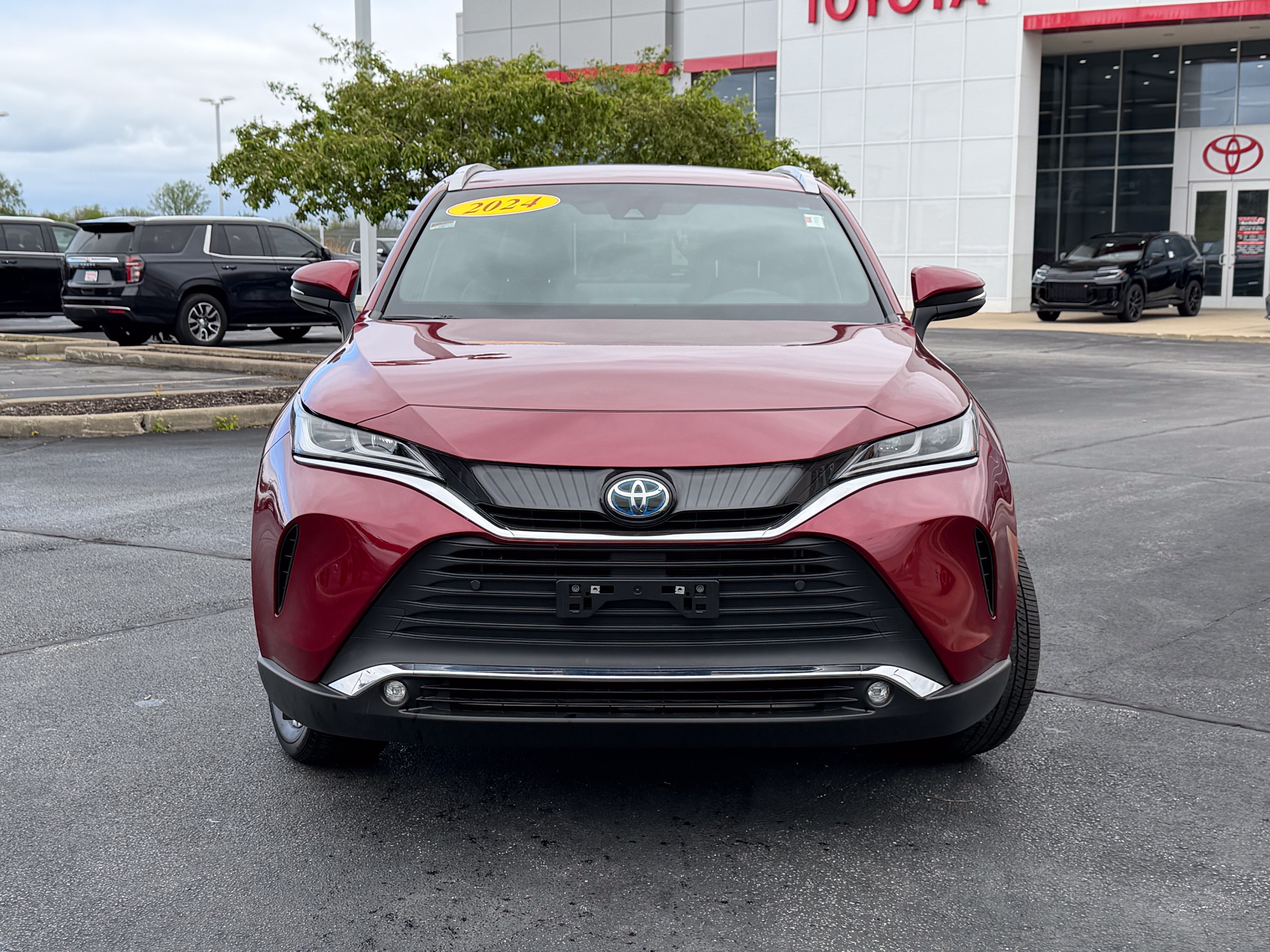 Certified 2024 Toyota Venza XLE AWD/4WD image 2